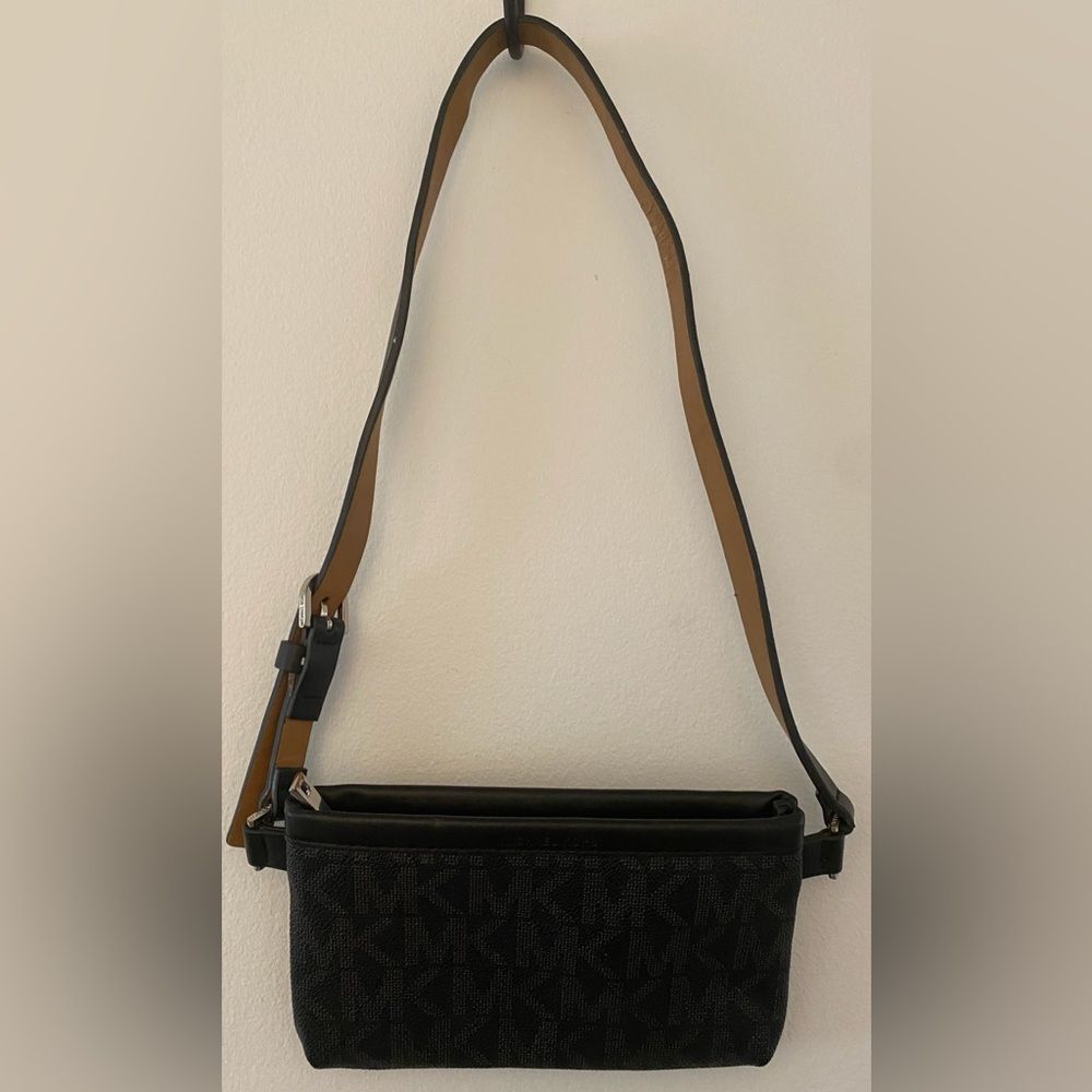 Michael Kors Logo Designer Leather Zip Black Belt Bag